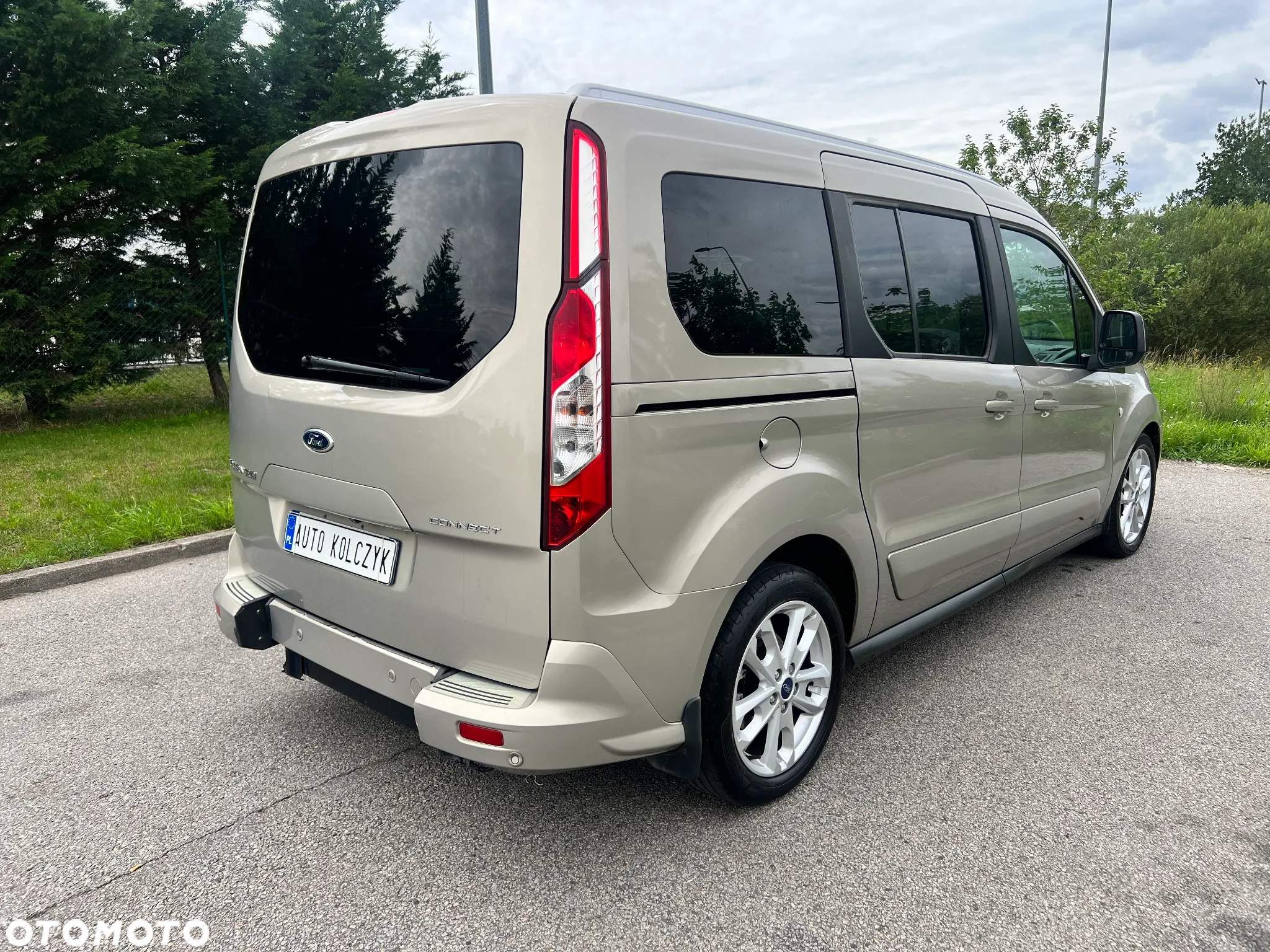 Ford Tourneo Connect Grand - 4