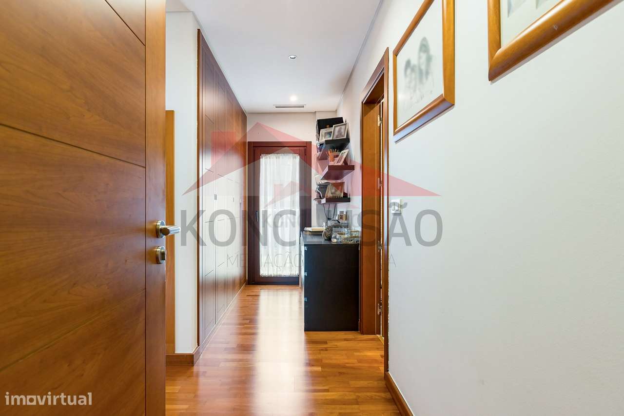 T2 em Excelente Estado | Garagem para 2 Viaturas | Arrecadação | Ur...-15