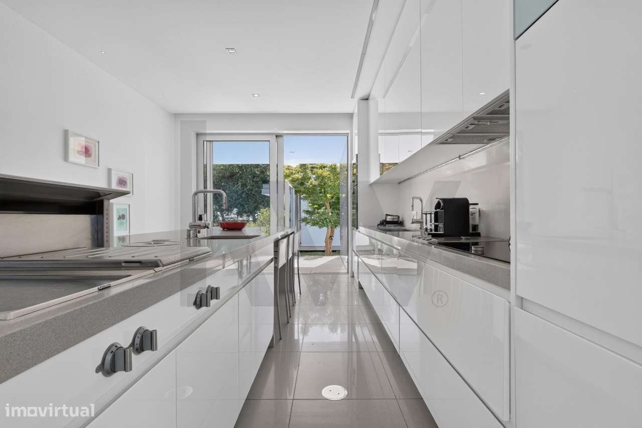 Moradia T5 de Luxo com Piscina e Lote de 2.773 m2-21
