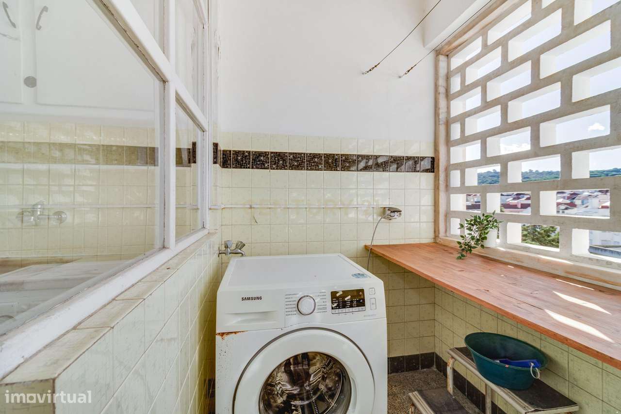 Fantástico T2 com ótimas varandas-13