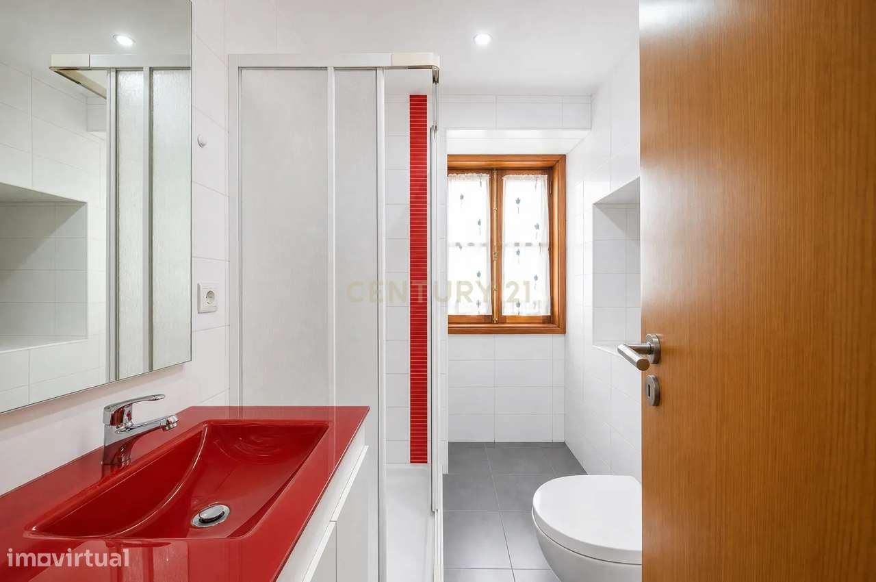 Prédio renovado na Rua de Montarroio — Coimbra-6