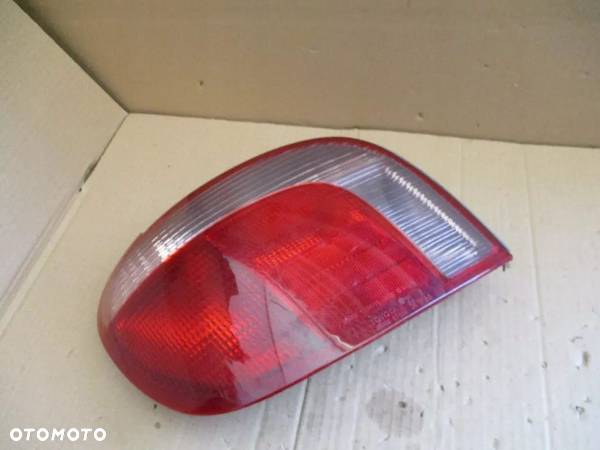 TOYOTA YARIS I 99- LAMPA TYŁ TYLNA LEWA - 4