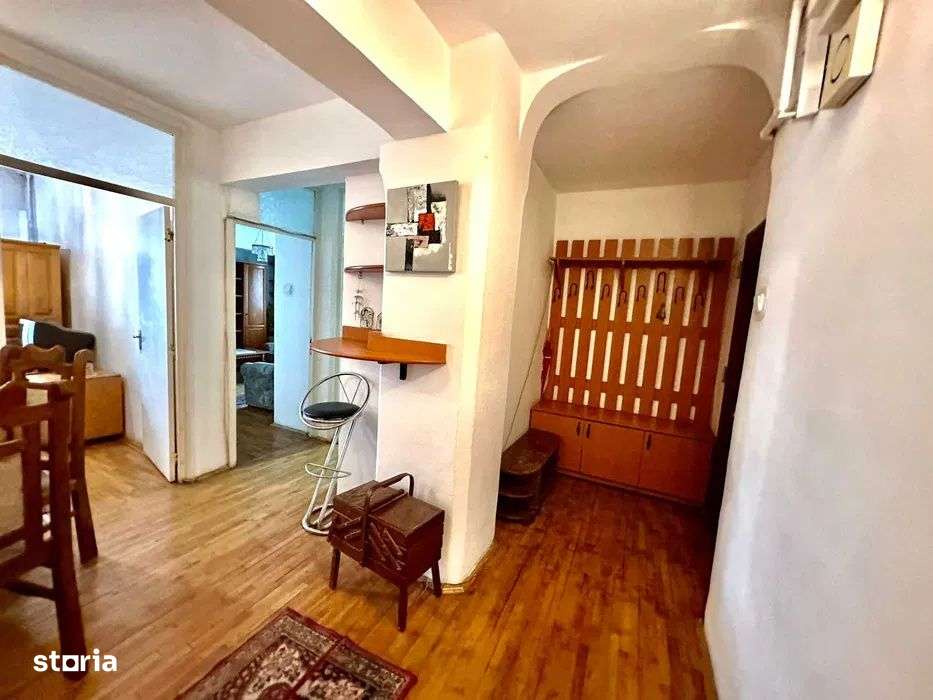 Apartament cu 3 camere,80mp,parcare, Zona Semicentrala - Imagine principală: 1/8