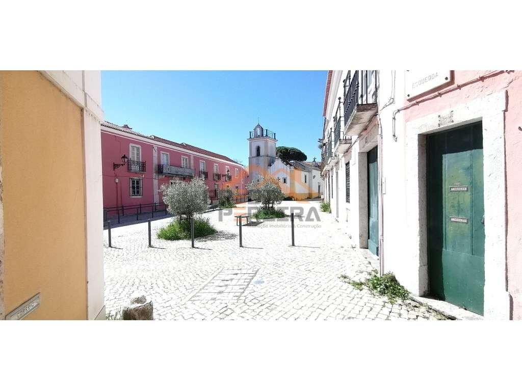 Prédio para reabilitação no Paço do Lumiar, com elevado potencial d...-7