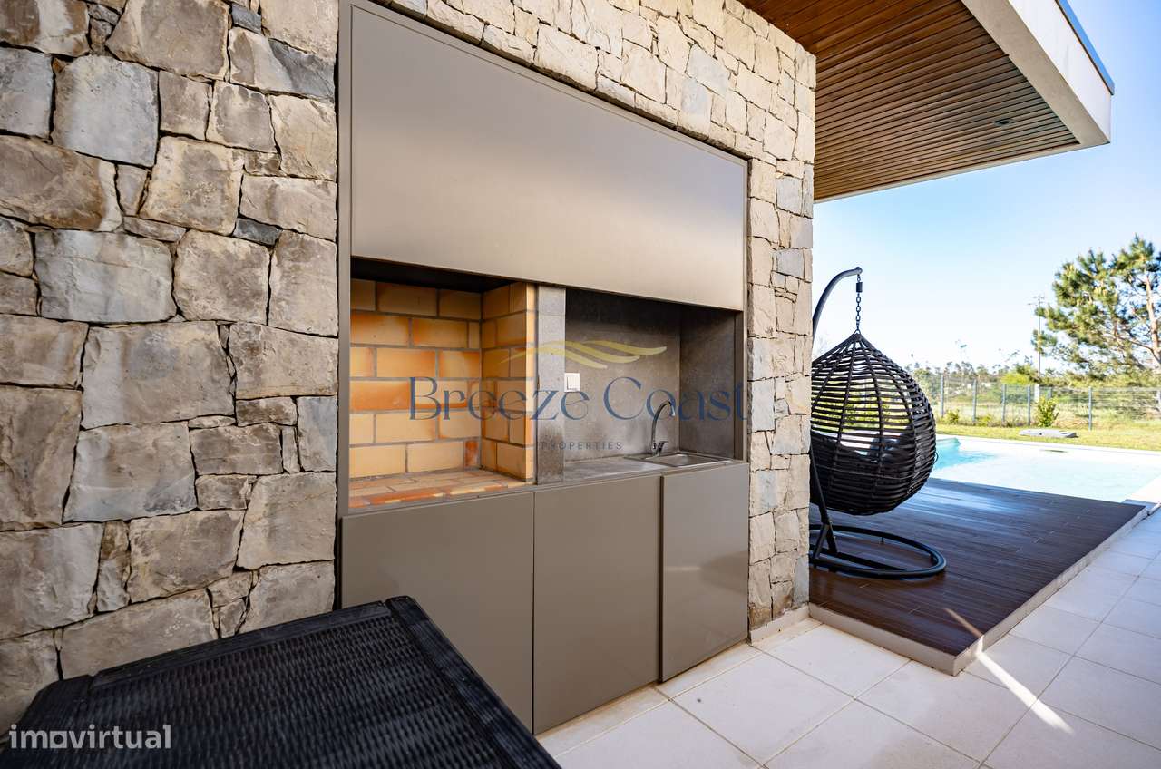 Moradia T4 Contemporânea com Piscina e Vista Desafogada-25
