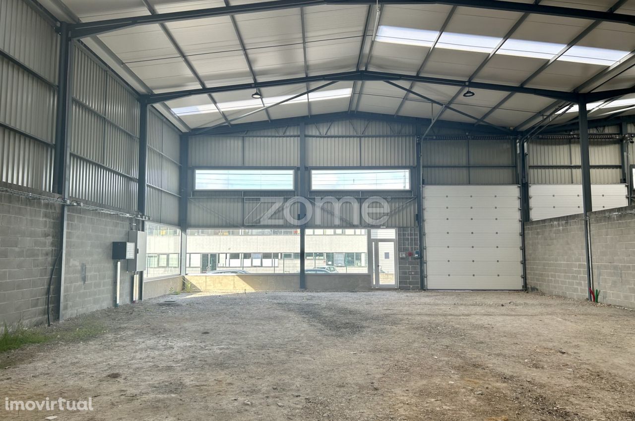 Armazém com 675m2 na Zona Industrial da Palhaça, Aveiro