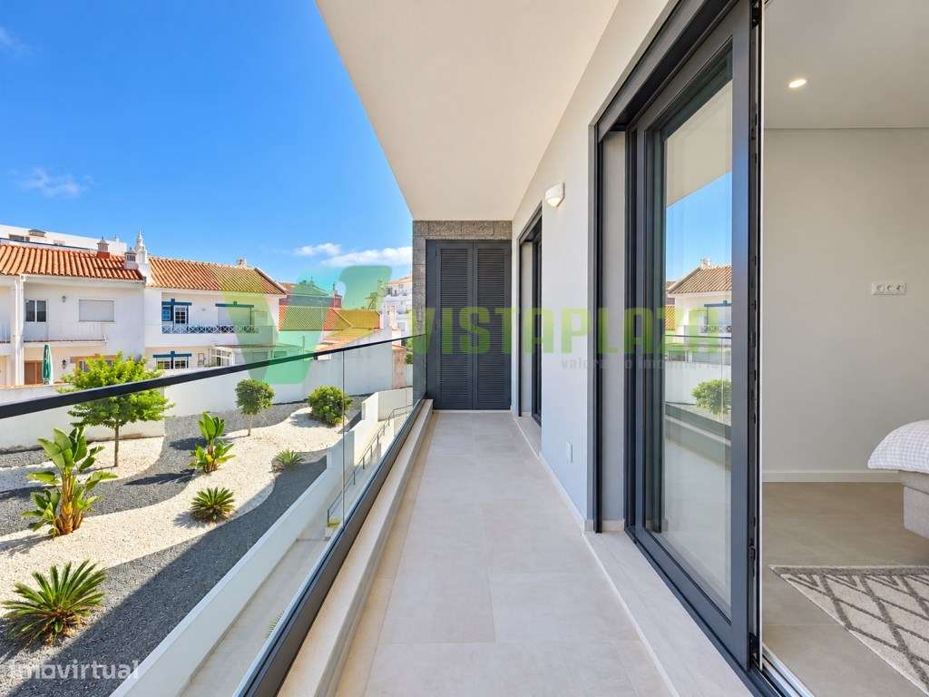 Apartamento T2 com Terraço Privativo, Piscina e Garagem Box em Alvo...-17