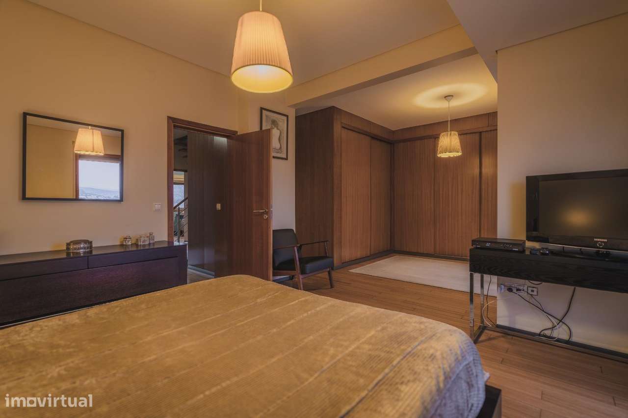 Moradia T4 com jardim e garagem dupla a 6 min do centro de Braga-19