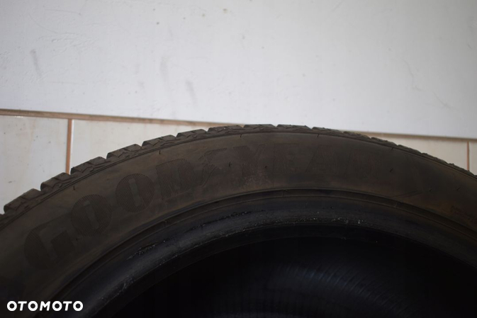 R20 285/45 Goodyear Ultragrip Performance 8 AO - 10