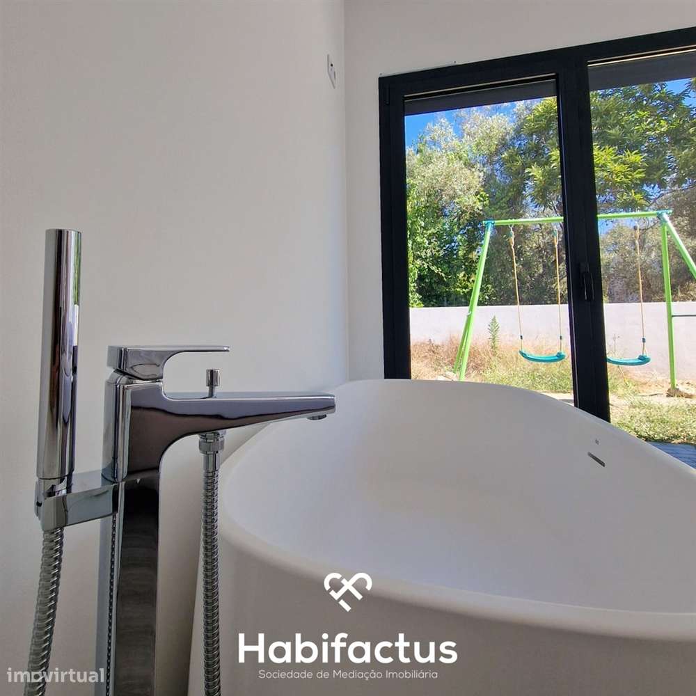 Moradia Isolada T3 à venda Moderna com Piscina aquecida e Churrasqueir-21