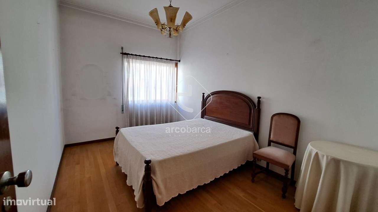 Apartamento com Terraço 40m2 de uso privado - T2+1-centro vila - Arcos-13