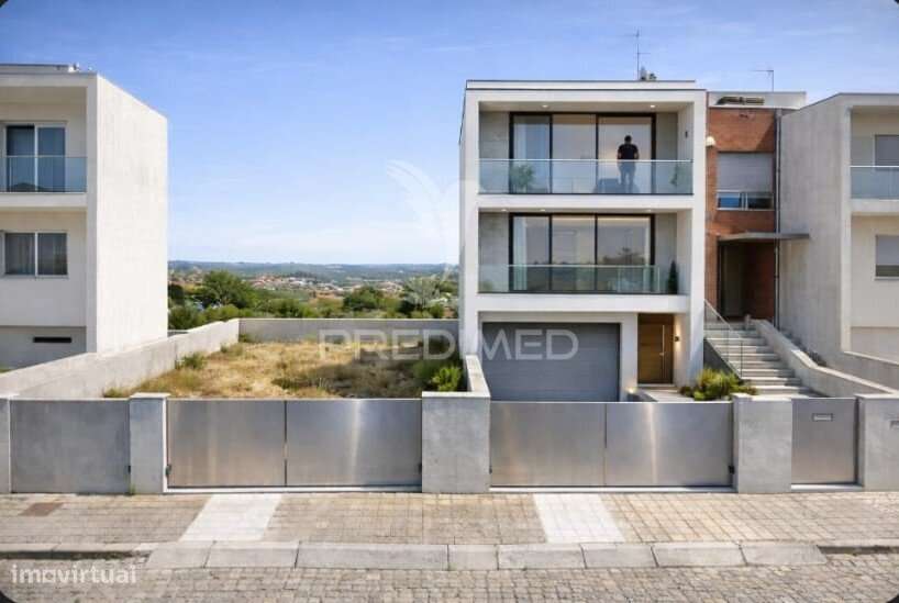 Terreno para construção de moradia geminada em S. Mamede Coronado - Grande imagem: 3/10