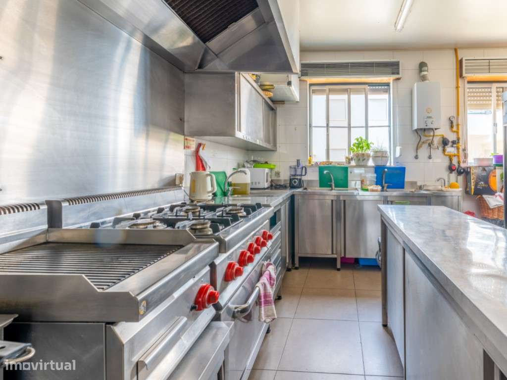 Arrenda-se bar/restaurante na Nazaré, perto da praia - Grande imagem: 5/34