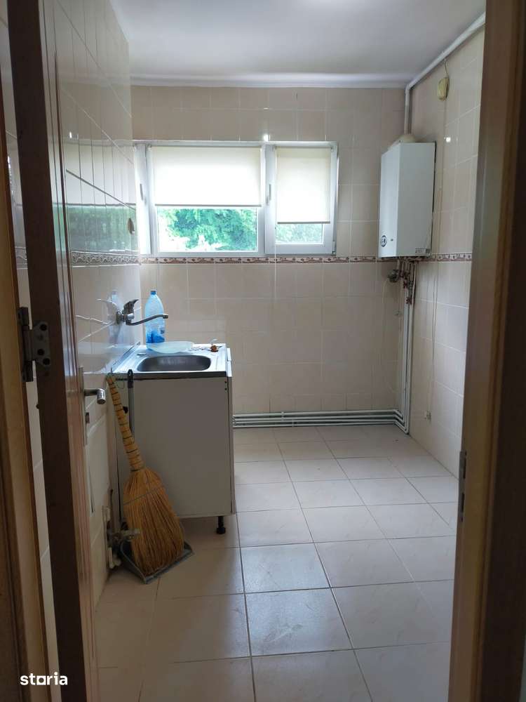 Apartament 3 camere ,2 balcoane,etajul 3,zona Astra,125500 Euro-6