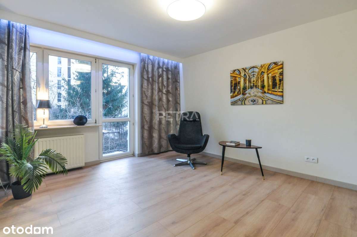 Po remoncie  2-3 pokojowe  przy Wum-0