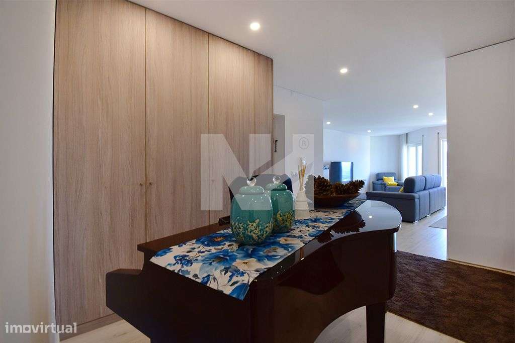 Apartamento T3 | 1ª Linha de Mar | Árvore-4