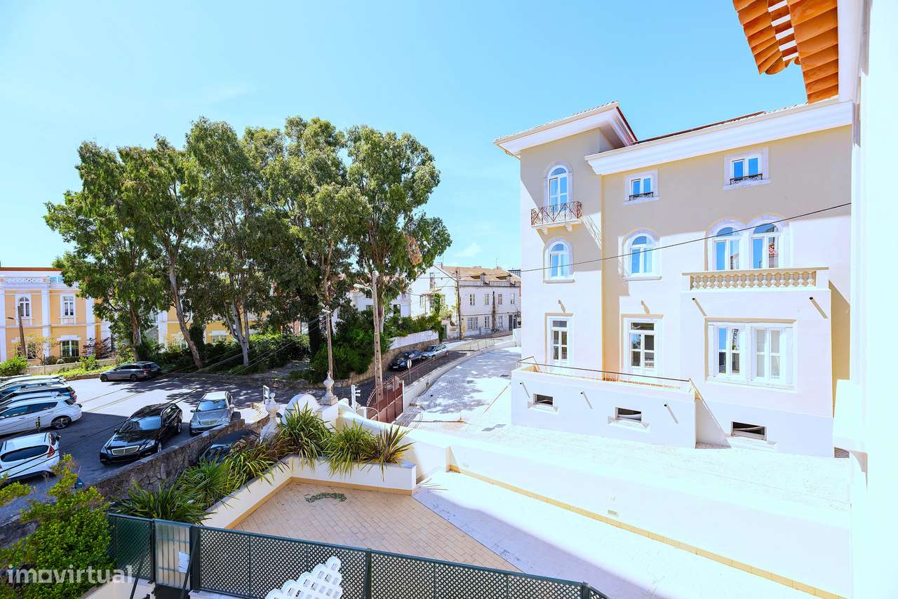 T3 duplex Monte Estoril com vista mar e terraço-48