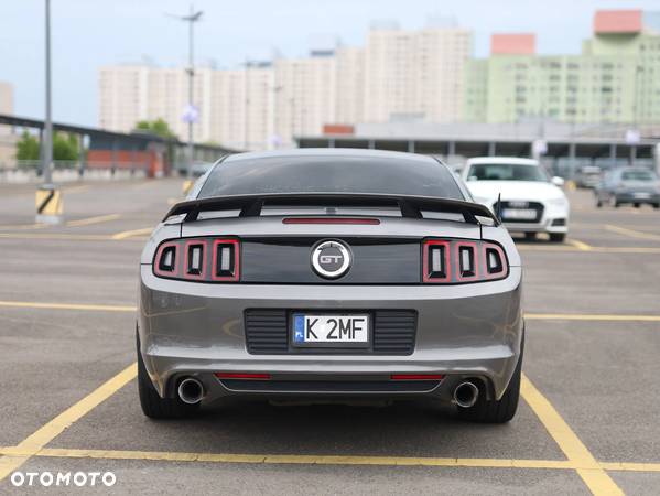 Ford Mustang 5.0 V8 GT - 5