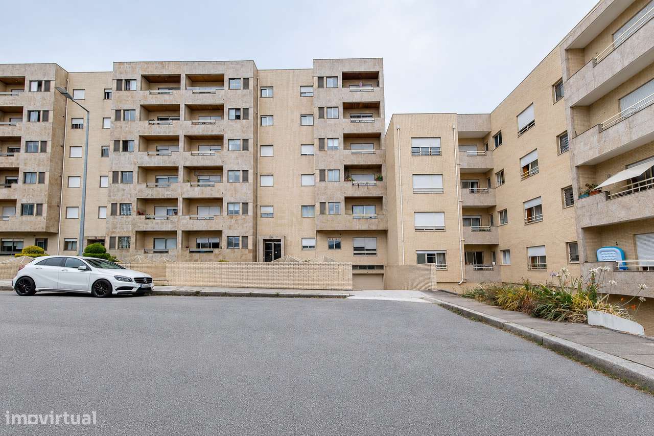 Apartamento T2+1 com Suite, Escritório, Varanda e Garagem | Senhora da-6