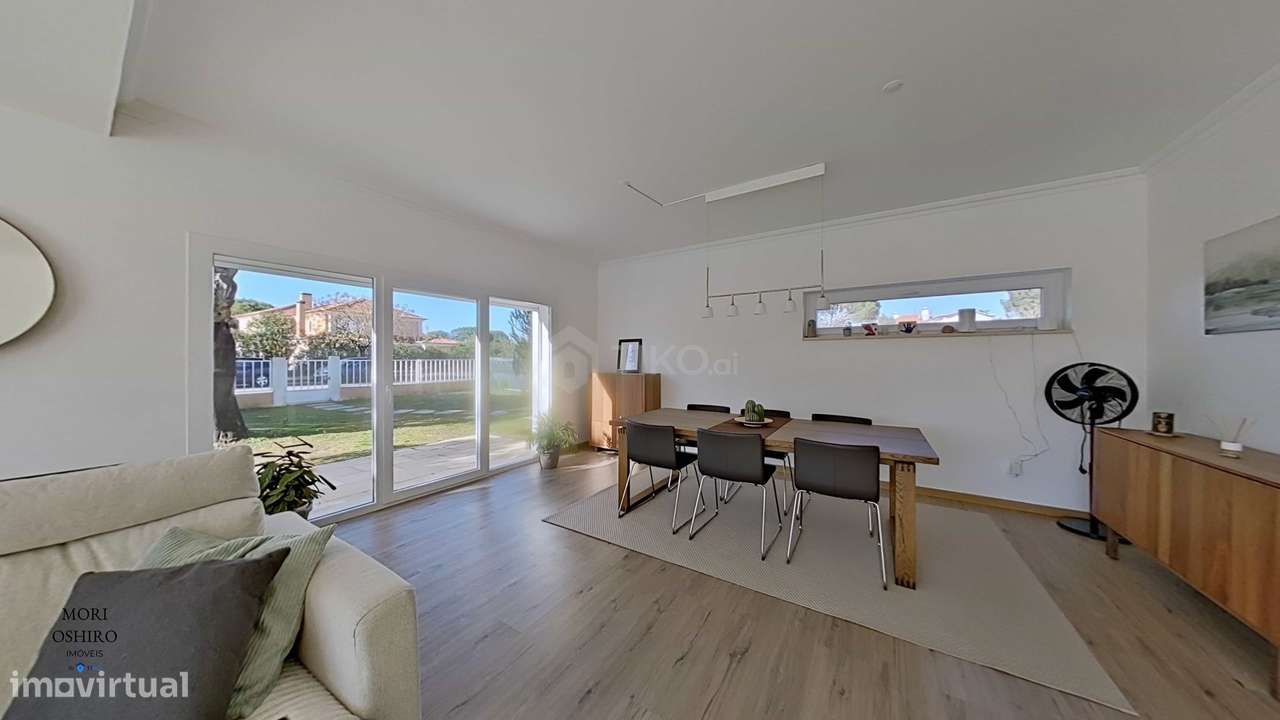 MORADIA T4 218M² EM TERRENO 1.044M² COM PISCINA EM CONDOMÍNIO DE GOLFE - Grande imagem: 4/32