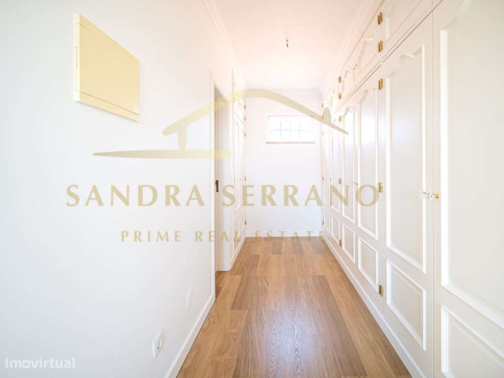 Moradia de traça tradicional com 7 assoalhadas-32