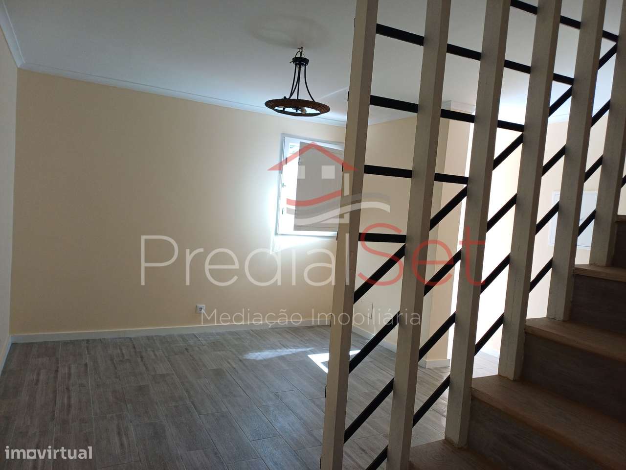 Moradia T3 Totalmente remodelada em Setúbal-8