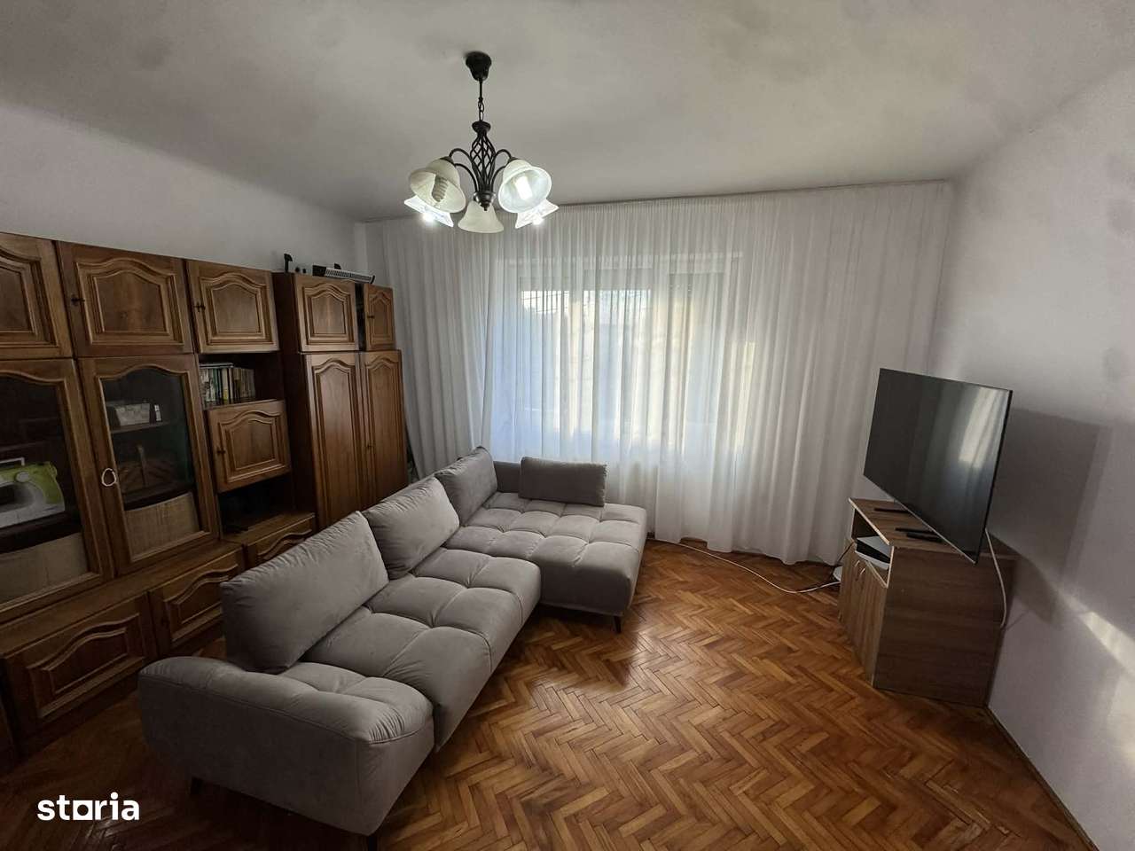 Apartament in asociatie + garaj si beci , etaj 1 , zona Piata Mica-0