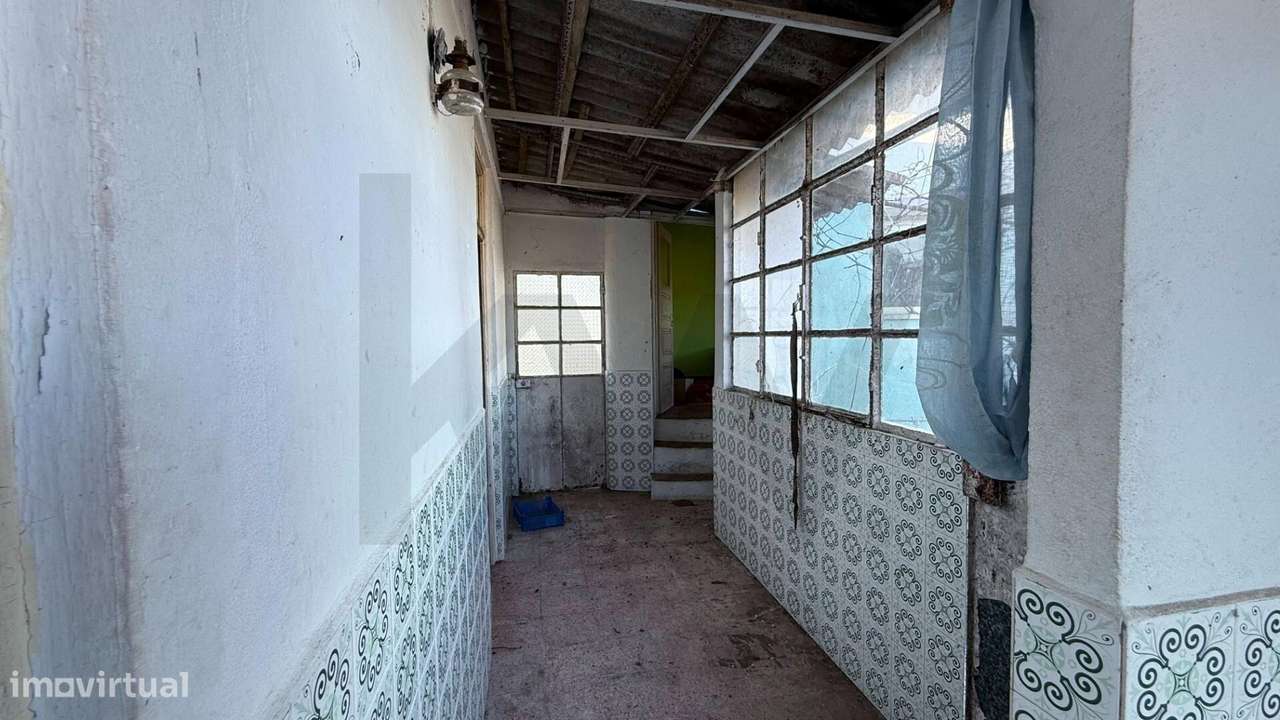 Moradia para reconstrução | Terreno 1.506 m2 | Vista campo | Periferia-33