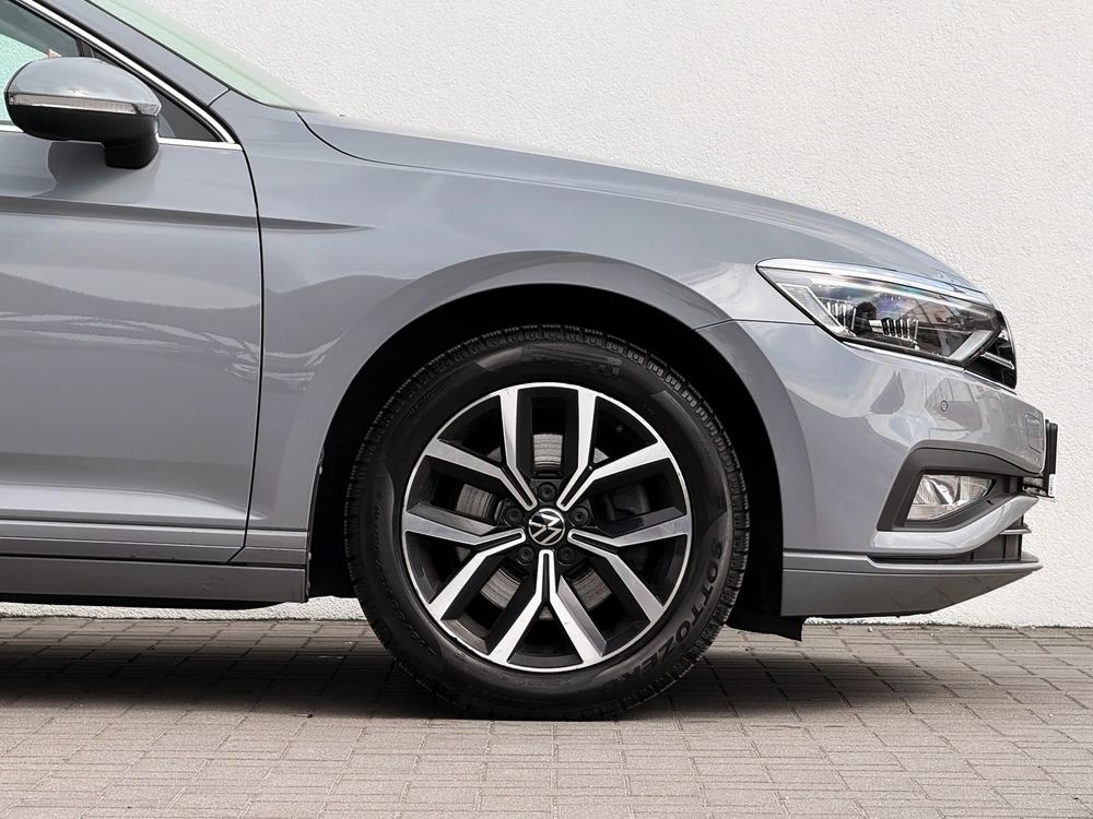 Volkswagen Passat 1.5 TSI Opf DSG Business 150 KM — zdjęcie 4
