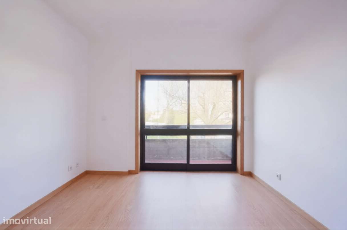T2 Renovado Excelente Luminosidade, Varandas e Acabamentos Modernos-18