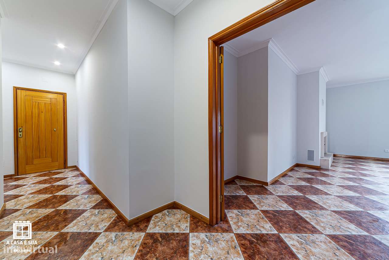 Apartamento T2 c/ terraço a 500m da praia em S. F. Marinha - Exclusivo - Grande imagem: 4/33