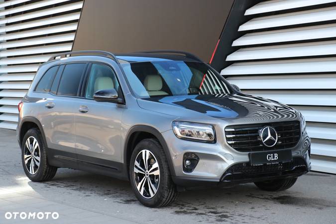 Mercedes-Benz GLB 220 4-Matic Progressive 8G-DCT - 1