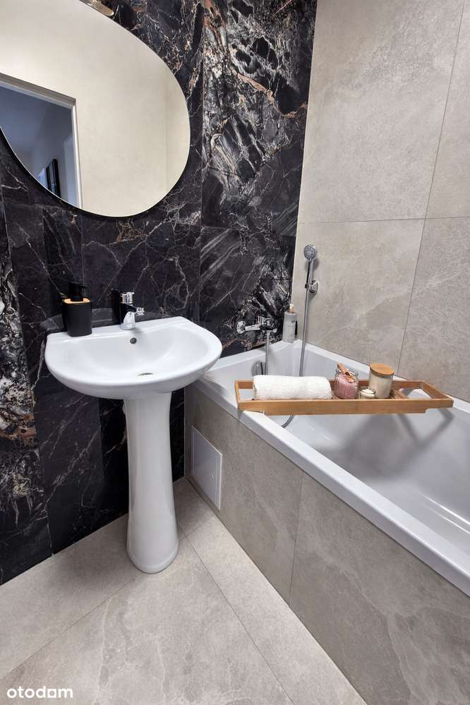 Gotowe do zamieszkania mieszkanie z balkonem w Rynku w Strzelinie.-6