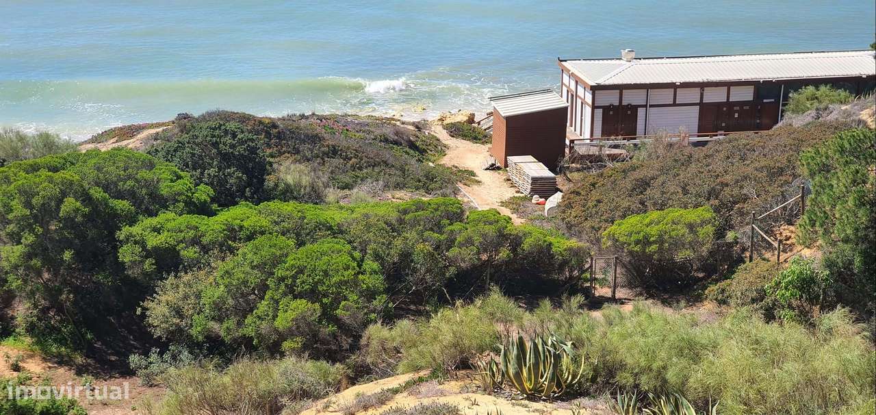 Moradia em primeira linha de mar com acesso direto á praia-14