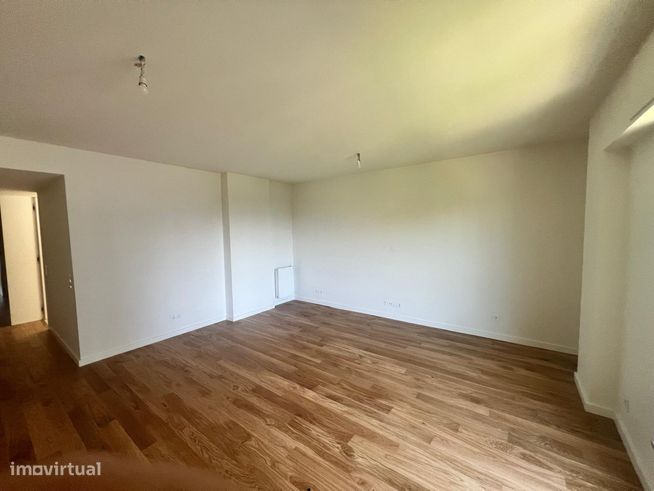 Venda de Apartamento T3 com garagem ao Campo Alegre-3