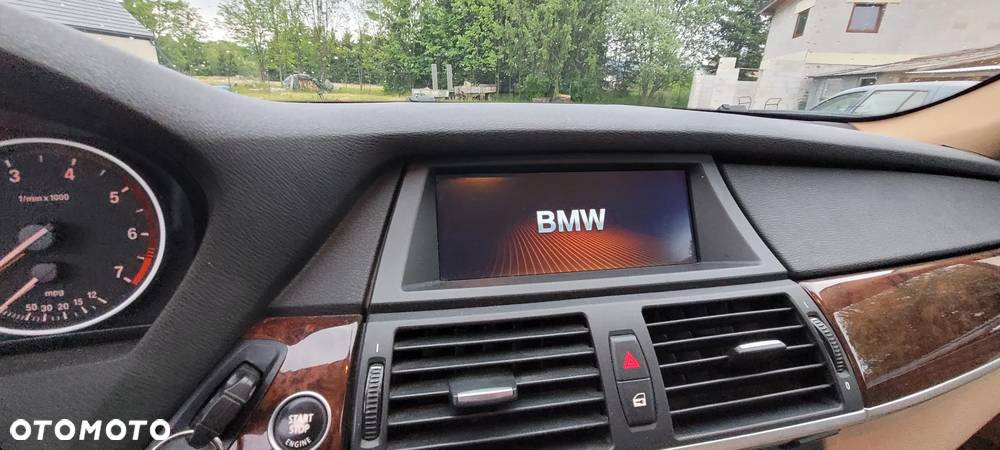 BMW X5 4.8i xDrive - 15