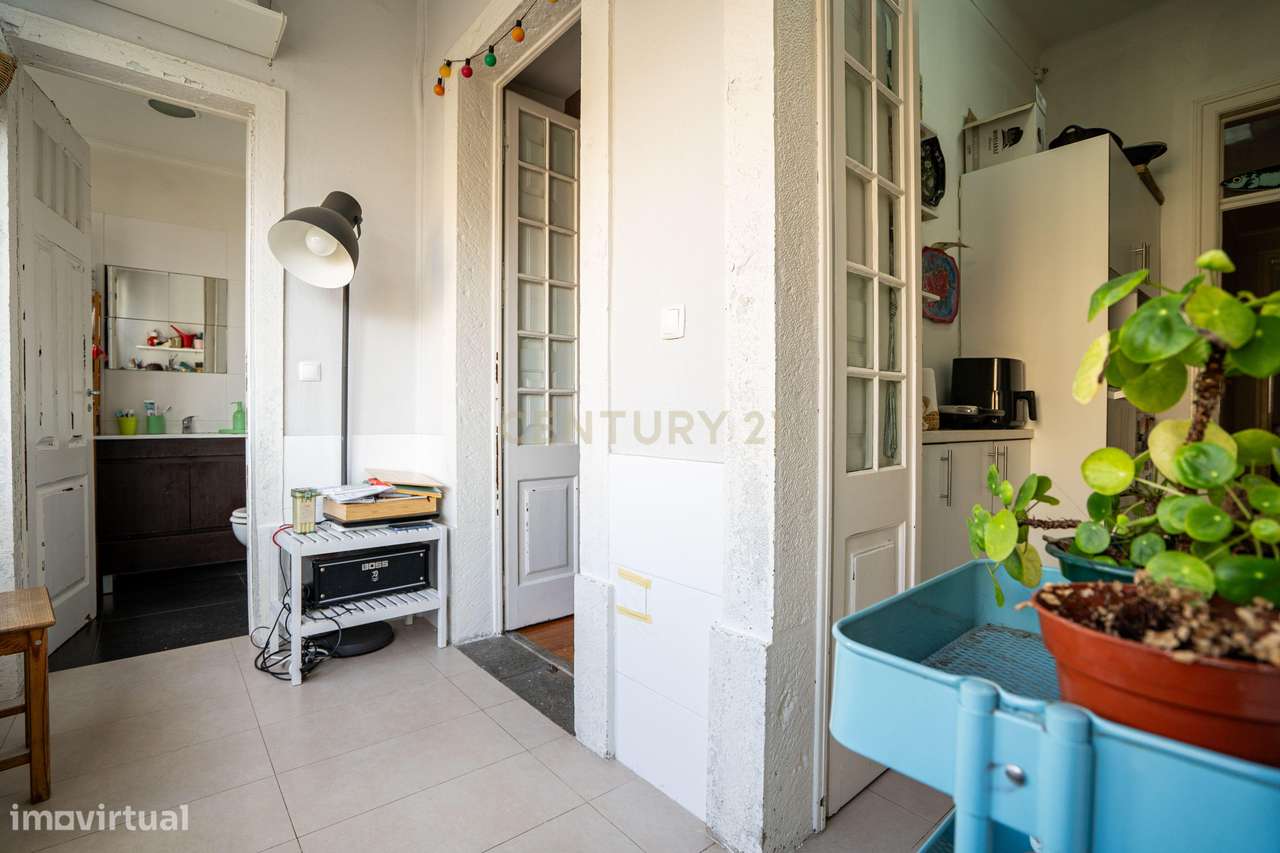 Apartamento T3, em São Vicente, com Pé Direito Alto e Tetos Trabalhado-6