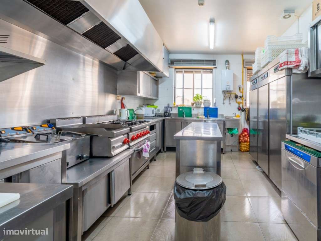 Arrenda-se bar/restaurante na Nazaré, perto da praia - Grande imagem: 4/34