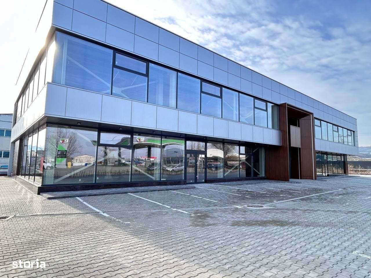 Spatiu Comercial -Showroom-1/2Parter+1/2Etaj- 640m2 - Zona Industriala - Imagine principală: 1/15