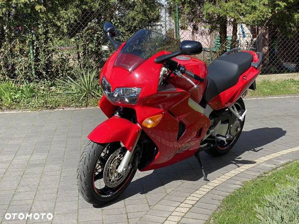 Honda VFR - 3