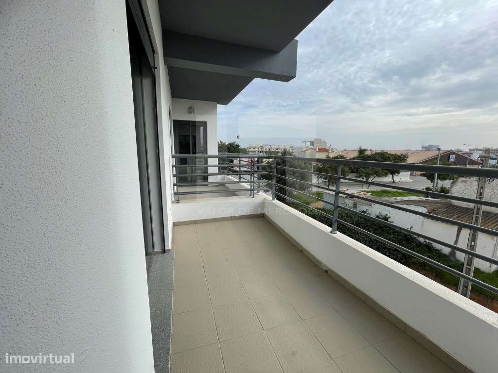 APARTAMENTO T3 COM PISCINA, GARAGEM E ARRECADAÇÃO - OLHÃO - FARO - Grande imagem: 5/12