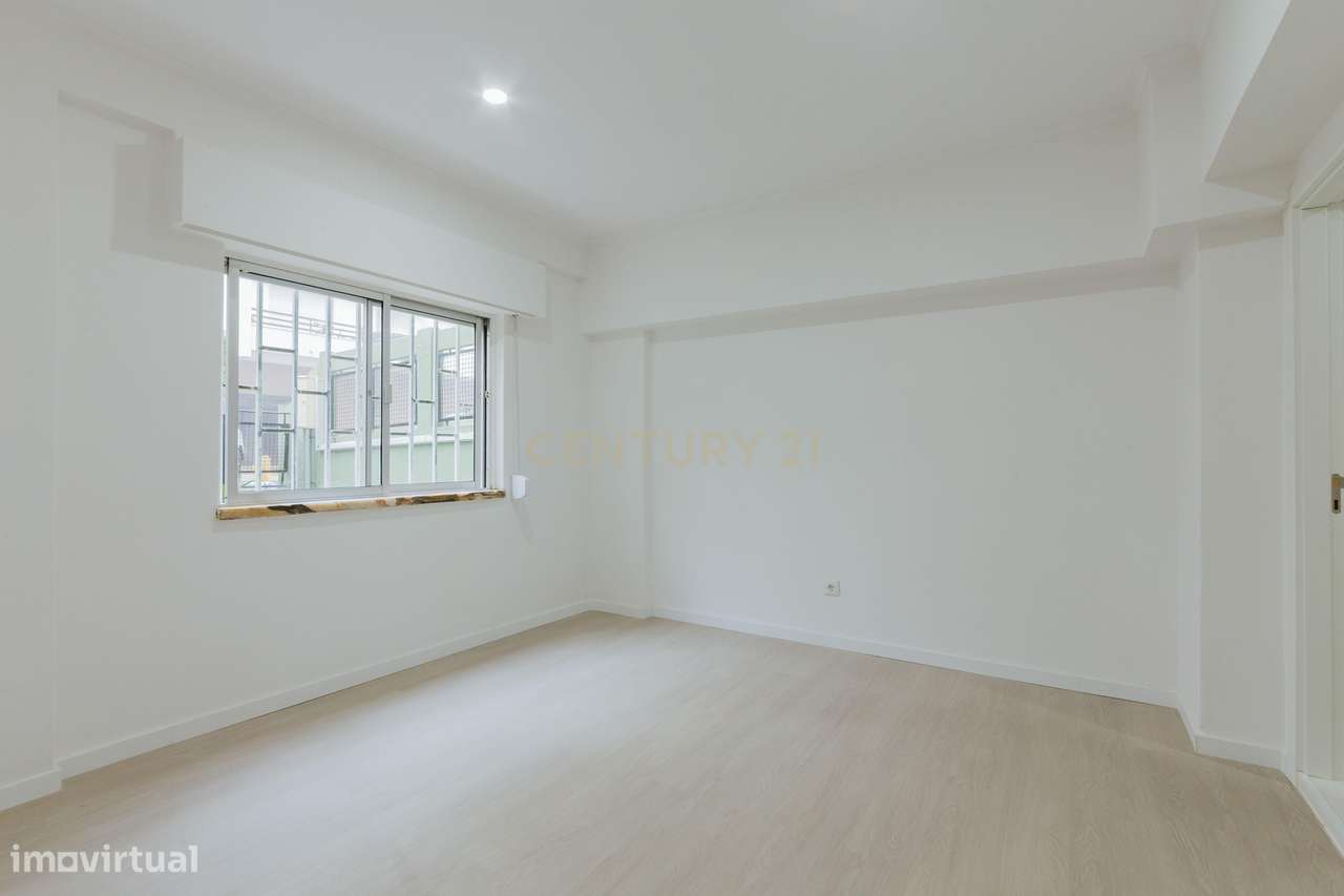 T1 Remodelado em Monte Abraão – Pronto a Habitar! - Grande imagem: 5/23