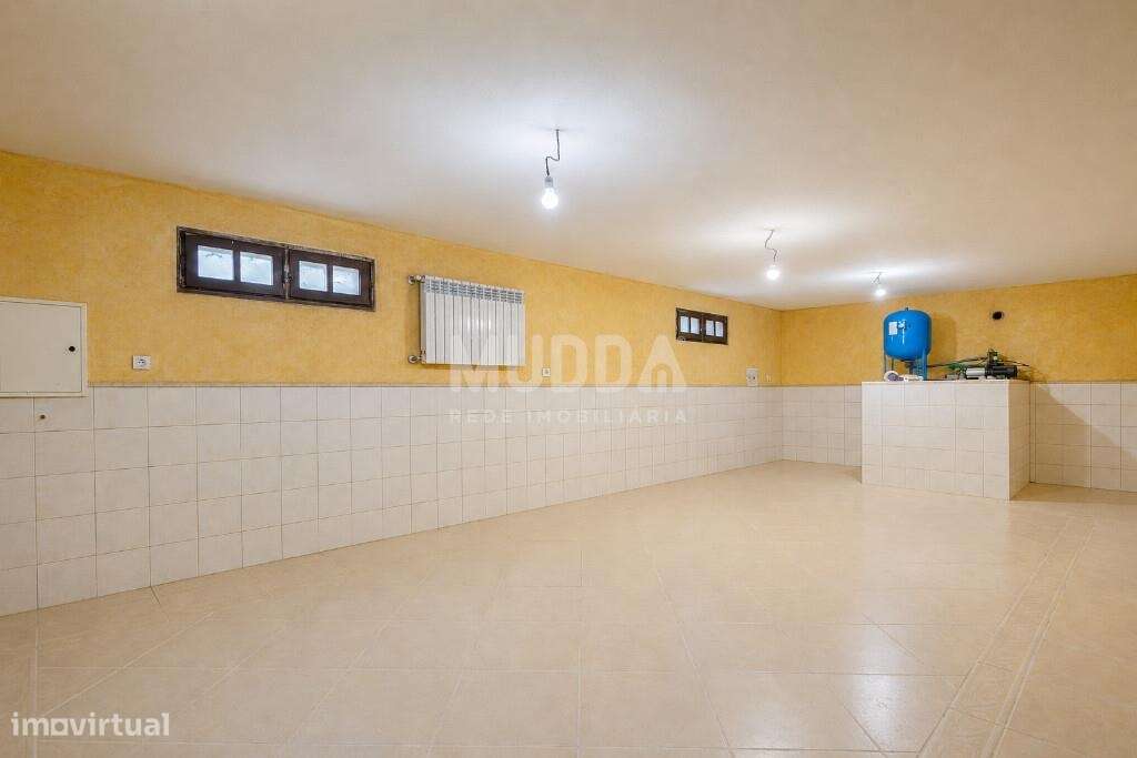 Oportunidade em Azurva – Moradia Isolada com Grande Terreno!-29