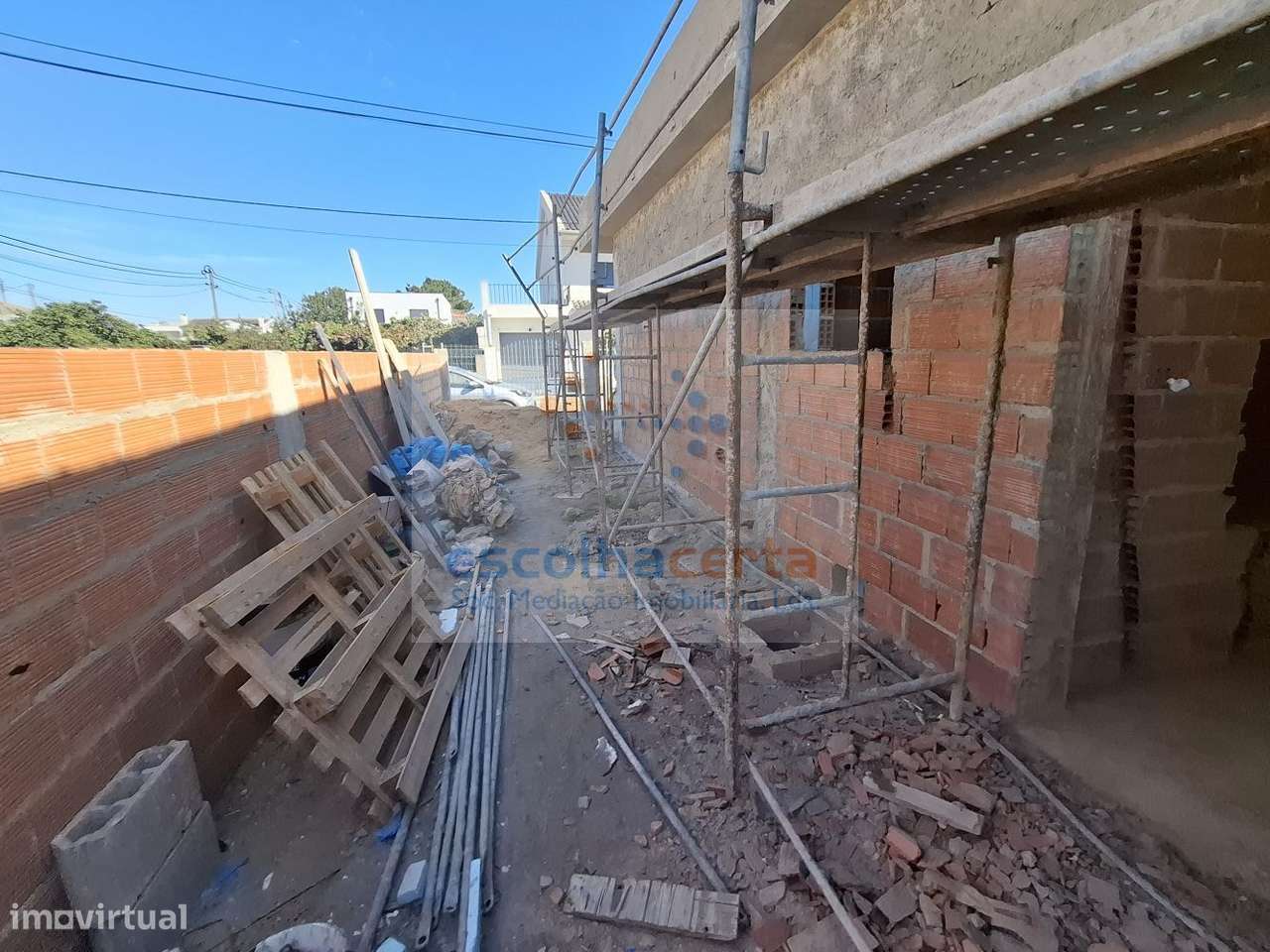 MORADIA TÉRREA T4 ISOLADA EM CONSTRUÇÃO - FERNÃO FERRO-8
