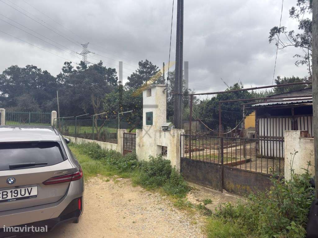 Terreno Urbano com 412m2 e pequena moradia edificada-9