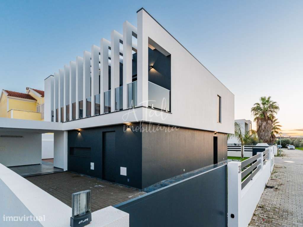 Moradia V4 com piscina em Azeitão-11