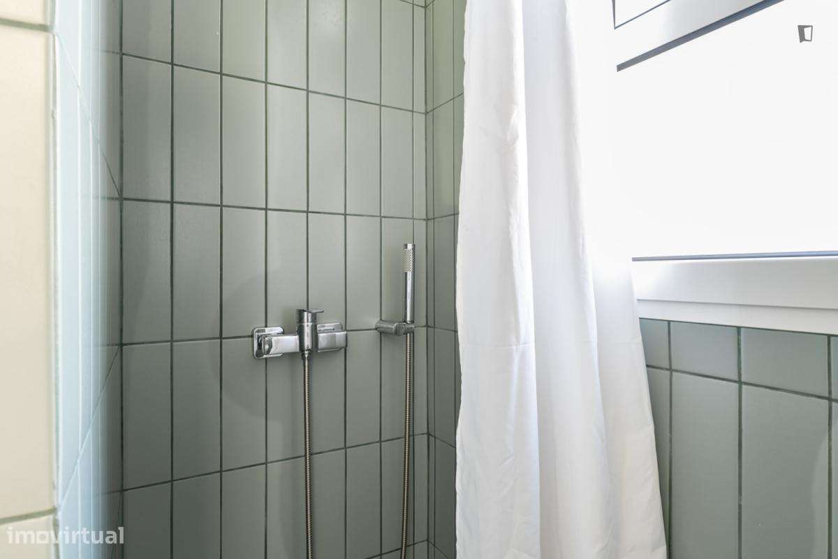 Quarto - localizado em Marquês de Pombal Lisbon - Grande imagem: 2/30