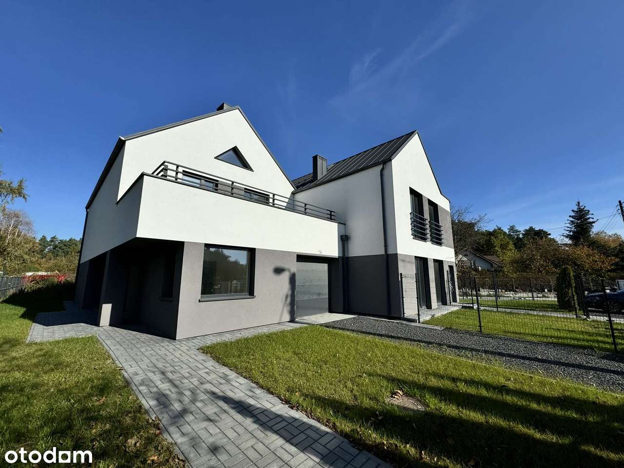 Dom z garażem, z 6 pokojami, blisko lasu i jezior, Smochowice-1