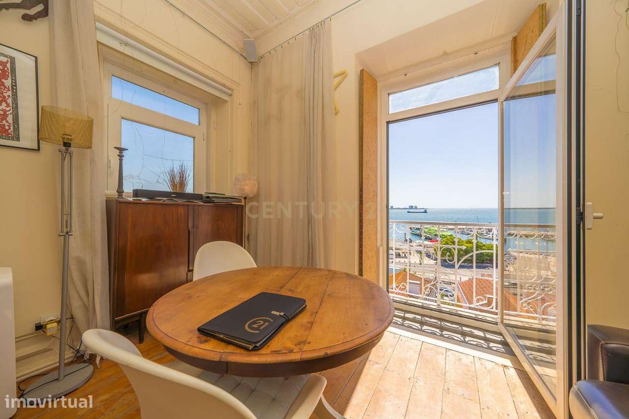 Apartamento com charme em Setúbal com uma vista soberba para o rio e t-3