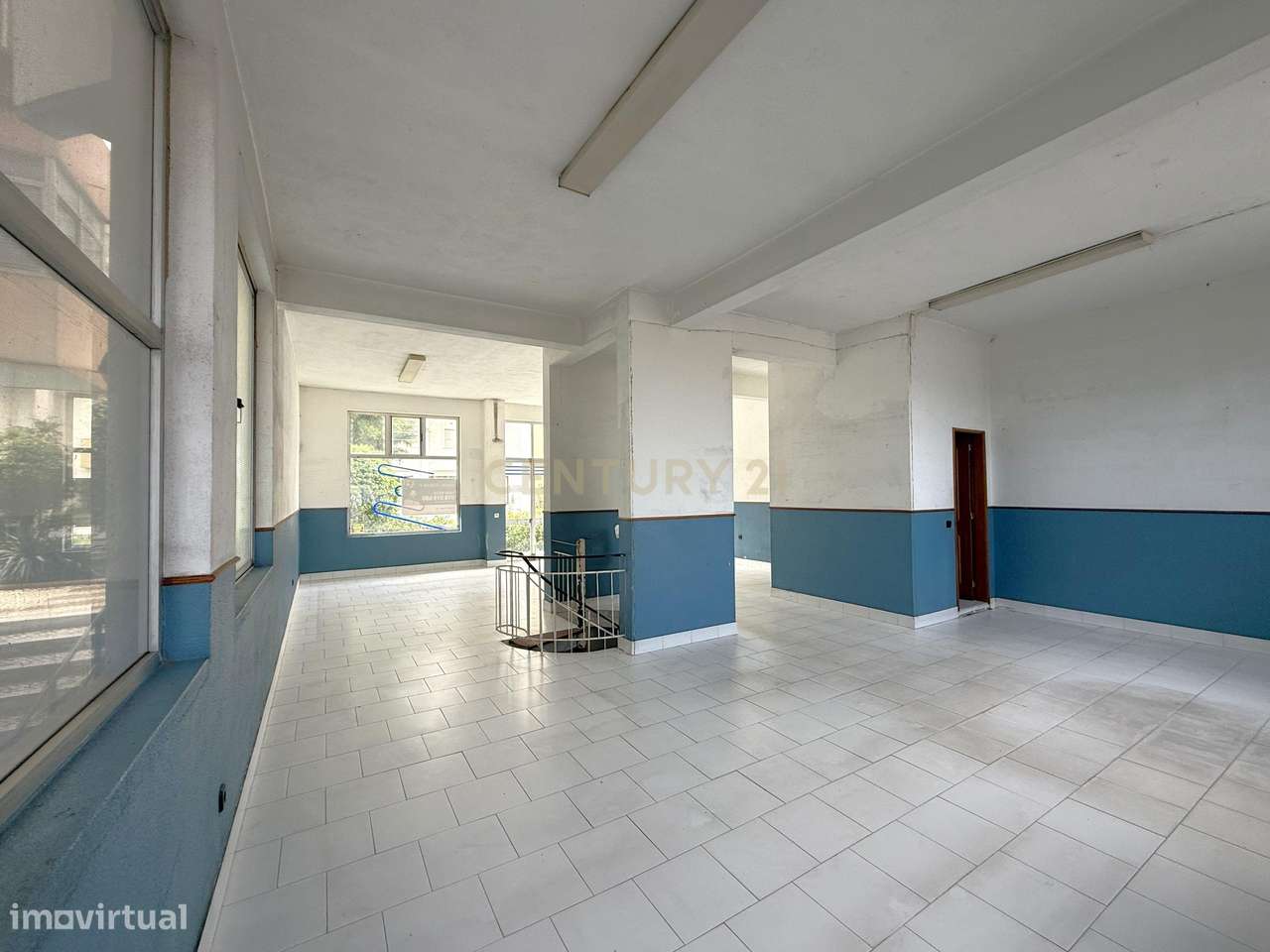 Loja com duas garagens em box - Grande imagem: 5/24